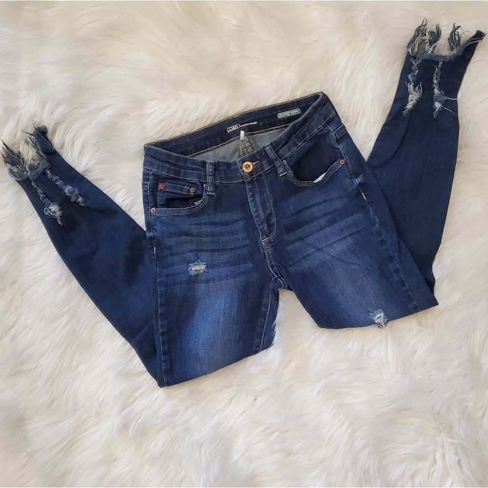 Special A cropped Skinny Distressed Jeans, size 3 Fray low rise